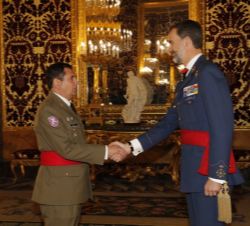 Su Majestad el Rey recibe el saludo del general del brigada del Cuerpo General del Ejército de Tierra Vicente Ripoll Pizarro, jefe de la Brigada de Tr