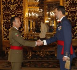 Su Majestad el Rey recibe el saludo del general del brigada del Cuerpo General del Ejército de Tierra Manuel Ángel Gorjón Recio, jefe de la Cuarta Sub
