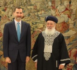Su Majestad el Rey, con el Primado de Sión y Gran Rabino Sefardí de Jerusalén, Shlomo Moshe Amar.