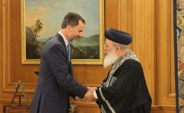 Su Majestad el Rey, con el Primado de Sión y Gran Rabino Sefardí de Jerusalén, Shlomo Moshe Amar.