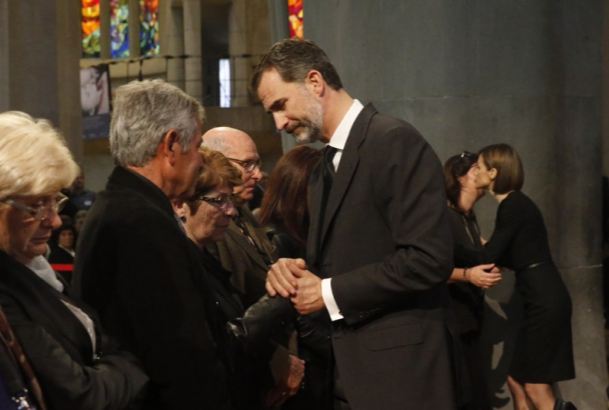 Los Reyes ofrecen sus condolencias a los familiares de las víctimas.