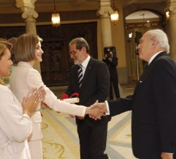 Doña Letizia y Doña Sofía entregan el Premio Prevención de la Discapacidad en la modalidad española al director general de la Fundación ASPAYM, Julio 