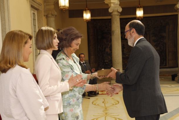 Doña Sofía entrega el premio promoción de la insercion laboral de personas con discapacidad al presidente de Pelayo Mutua de Seguros, José Boada