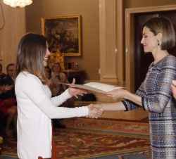 Doña Letizia durante el acto de entrega de los diplomas a los alumnos pertenecientes a la III Promoción del Máster en Medios de Impresión Gráfica, Ilu