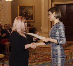 Doña Letizia durante el acto de entrega de los diplomas a los alumnos pertenecientes a la III Promoción del Máster en Medios de Impresión Gráfica, Ilu