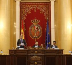 Don Felipe, junto al presidente del Senado, el ministro de Industria, Energía y Turismo, el secretario general de la UIT y el decano-presidente del Co