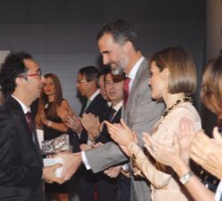Don Felipe y Doña Letizia entregan el XXXII Premio Internacional de Periodismo Rey de España a Domingos Peixoto, de Brasil