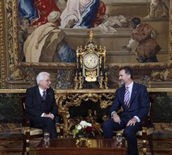 Su Majestad el Rey junto al Presidente Italiano durante el encuentro que ambos mantuvieron