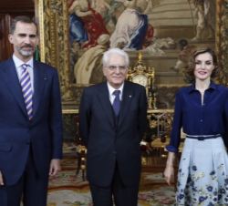Sus Majestades los Reyes junto al Presidente Italiano, Sergio Mattarella, momentos antes del almuerzo