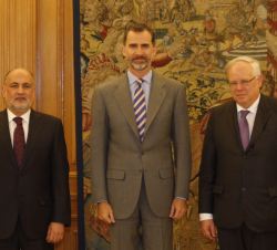 Su Majestad el Rey junto al presidente del Tribunal Europeo de Derechos Humanos y el presidente del Tribunal Constitucional