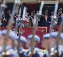 Sus Majestades los Reyes durante el desfile