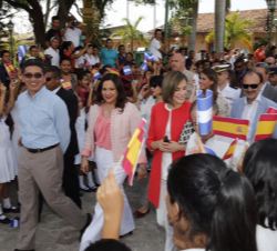 Doña Letizia y la Primera Dama de Honduras, durante su recorrido por Comayagua.
