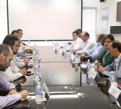 Vista de la reunión de trabajo con los representantes de la cooperación internacional en El Salvador.