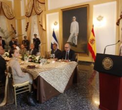Doña Letizia, durante su intervención en el almuerzo ofrecido por el Presidente de El Salvador y la Primera Dama.