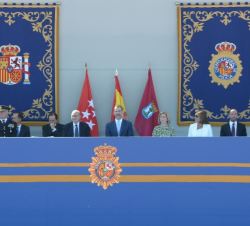 Su Majestad el Rey en la Tribuna Presidencial