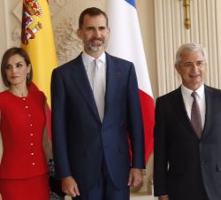 Sus Majestades los Reyes junto al Presidente de la Asamblea Nacional, Claude Bartolone