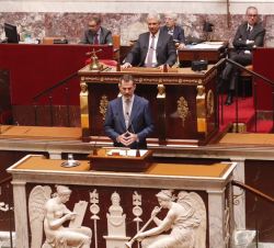 Su Majestad el Rey en el hemiciclo de la Asamblea Nacional durante su intervención