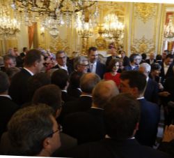 Sus Majestades los Reyes tuvieron la oportunidad de saludar a los miembros de la Asamblea Nacional asistentes