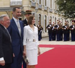 Sus Majestades los Reyes junto al Presidente del Senado, Geràrd Larcher