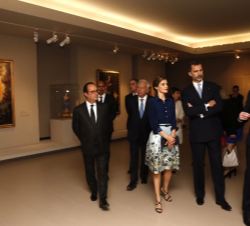 Sus Majestades los Reyes durante su visita a la Exposición “Velázquez y el triunfo de la pintura española”
