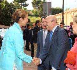 Doña Elena saluda al ministro de Educación, Cultura y Deporte, José Ignacio Wert