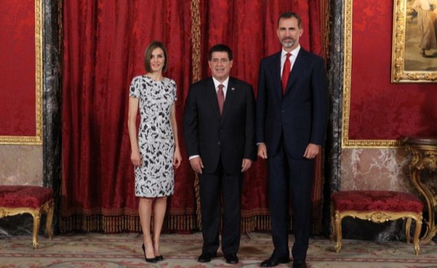 Sus Majestades los Reyes con Su Excelencia el Presidente de la República de Paraguay