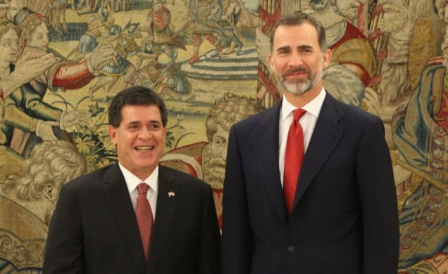 Su Majestad el Rey con el Presidente de la República de Paraguay, Sr. Horacio Cartes Jara, momentos antes del encuentro