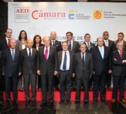 Su Majestad el Rey Don Juan Carlos, con los ponentes de la III Cumbre de Internacionalización.