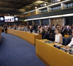 Vista general del Salón Plenario durante el acto de nombramiento de Su Majestad la Reina como Embajadora Especial de la FAO para la Nutrición.