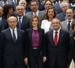 Doña Letizia, con los asistentes a la reunión del Patronato de la Residencia de Estudiantes.