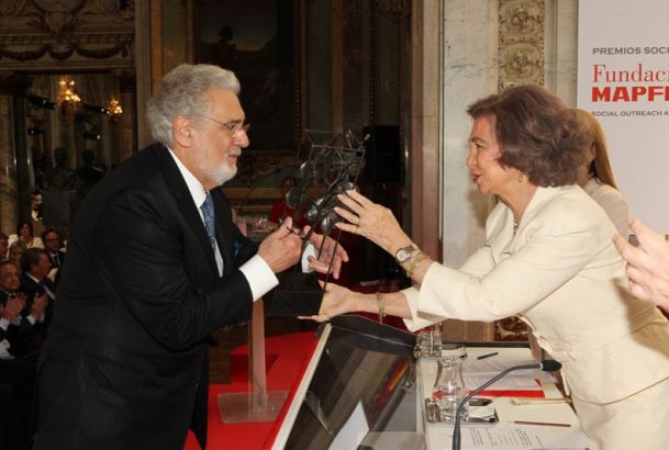Doña Sofía entrega a Plácido Domingo el Premio “José Manuel Martínez a toda una Vida Profesional”.