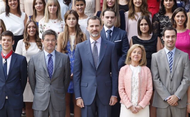 Don Felipe junto a los asistentes a la audiencia