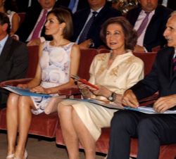 Doña Letizia y Doña Sofía, en la primera fila de asientos, junto al ministro Alonso y el presidente de UNICEF Comité Español