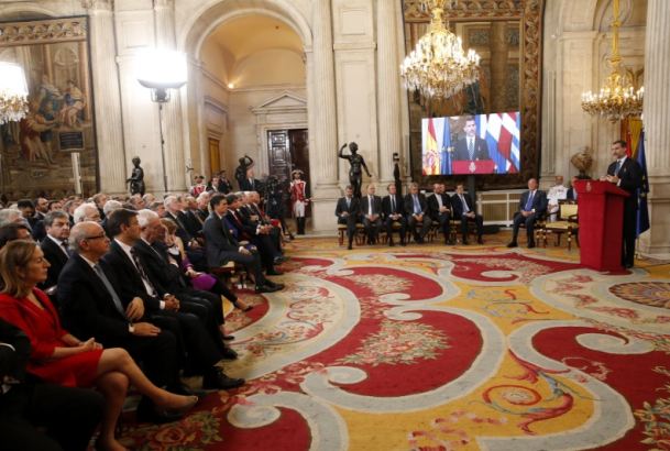 Vista del Salón de Columnas durante la intervención de Su Majestad el Rey en el acto institucional conmemorativo del XXX Aniversario de la firma del T