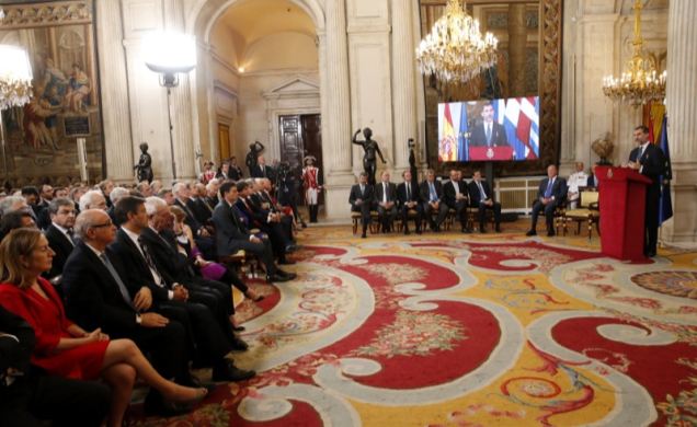 Vista del Salón de Columnas durante la intervención de Su Majestad el Rey en el acto institucional conmemorativo del XXX Aniversario de la firma del T
