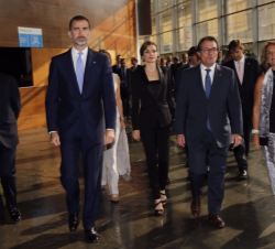 Don Felipe y Doña Letizia se dirigen a Sala Montsalvatge del Auditorio-Palacio de Congresos de Girona