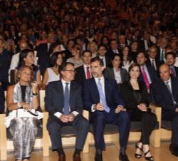 Sus Majestades los Reyes en la Sala Montsalvatge
