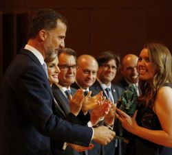 Don Felipe entrega el Premio Fundación Princesa de Girona "Artes y Letras 2015" a Olga Felip Ordis