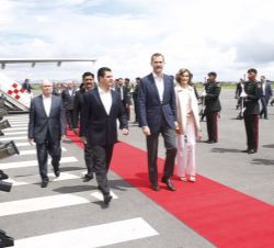 Sus Majestades los Reyes acompañados por el Gobernador constitucional, Miguel Alejandro Alonso, a su llegada al Estado de Zacatecas