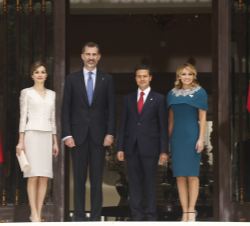 Los Reyes y el Presidente Peña Nieto y su esposa, antes del almuerzo celebrado en el Palacio Presidencial Los PinosLos Reyes y el Presidente Peña Niet