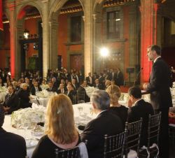 Vista del Patio de Honor durante la intervención de Don Felipe en la cena en honor de los Reyes.