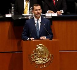 Su Majestad el Rey durante su intervención en el Senado de México