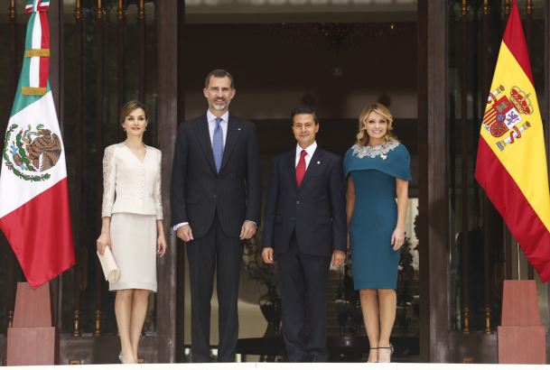 Los Reyes y el Presidente Peña Nieto y su esposa, antes del almuerzo celebrado en el Palacio Presidencial Los PinosLos Reyes y el Presidente Peña Niet