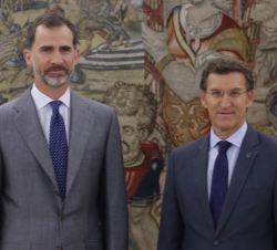 Su Majestad el Rey junto al presidente de la Xunta de Galicia, Alberto Núñez Feijóo