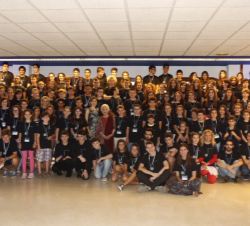 Su Majestad la Reina junto a los alumnos del Conservatorio Superior de Música "Eduardo Martínez Torner"