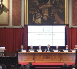 Don Felipe dirige unas palabras en el Paraninfo de la Universidad de Deusto