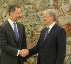 Su Majestad el Rey recibe el saludo del primer ministro de Argelia, Abdelmalek Sellal