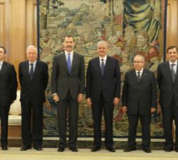 Su Majestad el Rey, el primer ministro de Argelia, el ministro de Asuntos Exteriores y de Cooperación español, su homólogo argelino y los respectivos 