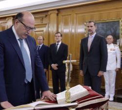 El presidente del Tribunal de Cuentas, Ramón Álvarez de Miranda, promete su cargo ante Su Majestad el Rey
