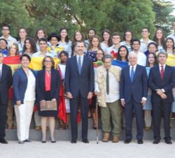 Su Majestad el Rey junto a los participantes en el Programa Cultural "Ruta BBVA 2015"